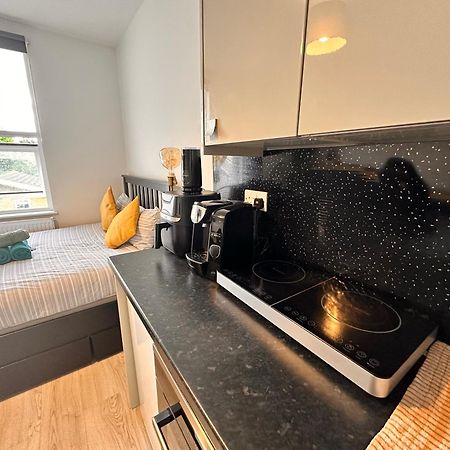 Lovely Self Contained Studio Now Available London Exteriör bild