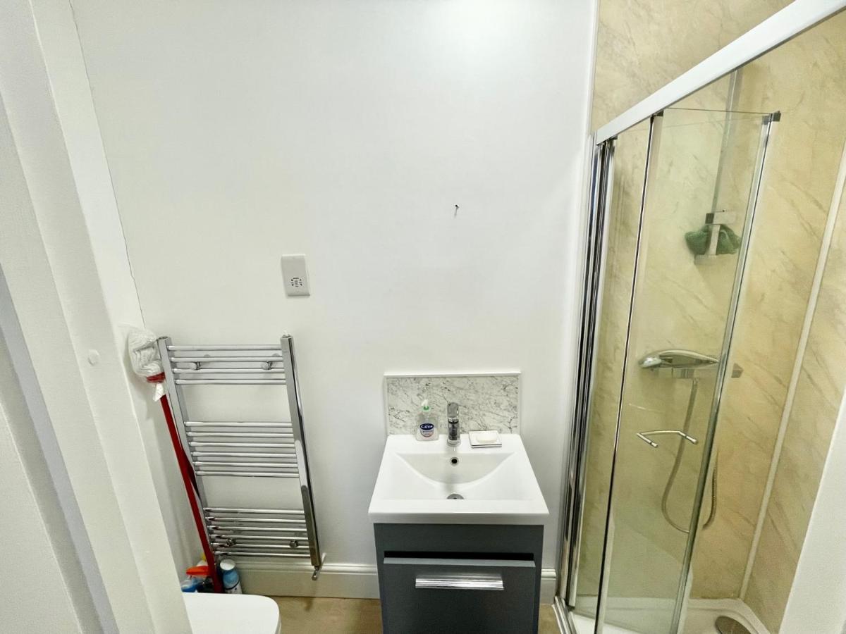 Lovely Self Contained Studio Now Available London Exteriör bild