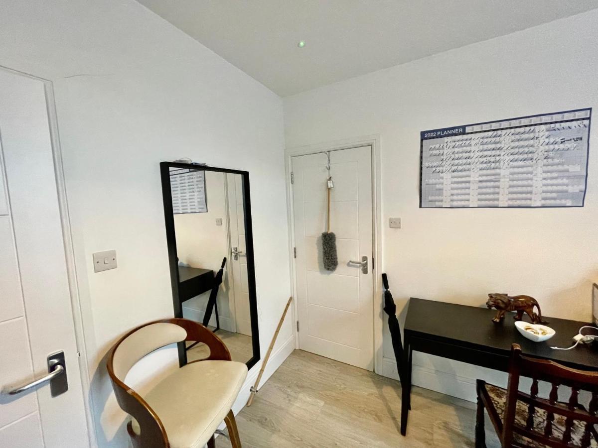 Lovely Self Contained Studio Now Available London Exteriör bild