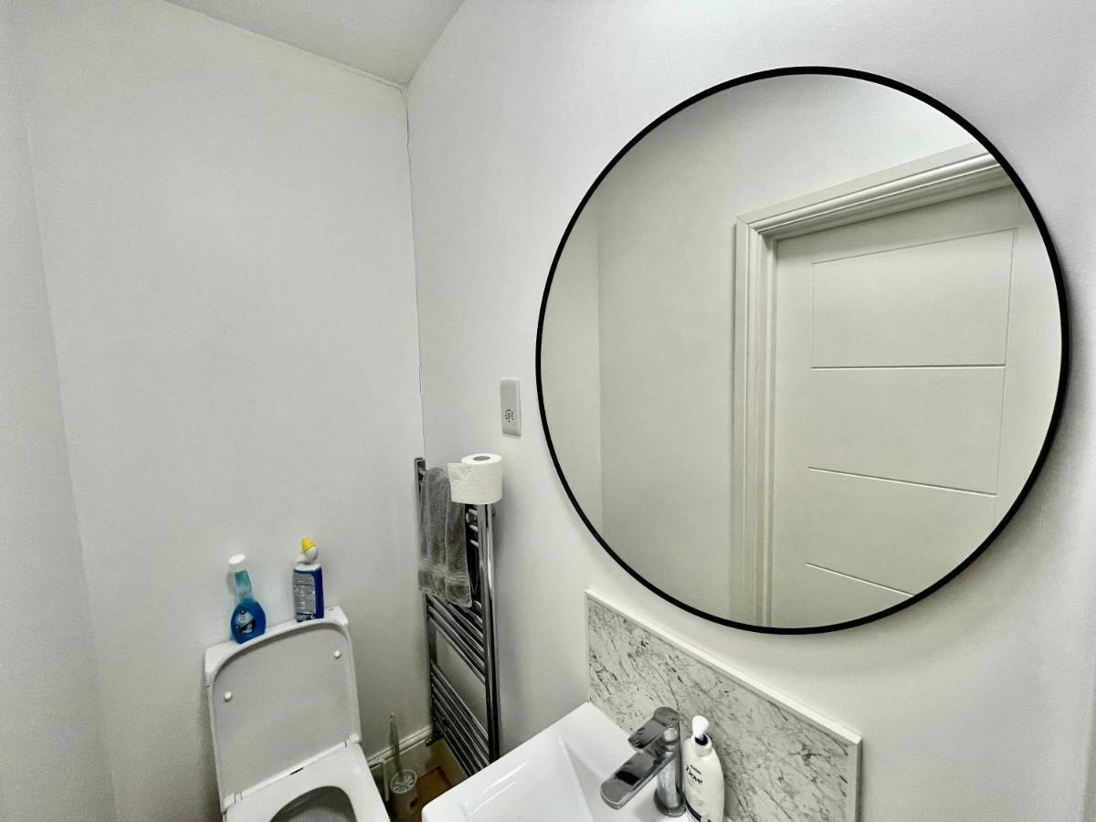 Lovely Self Contained Studio Now Available London Exteriör bild