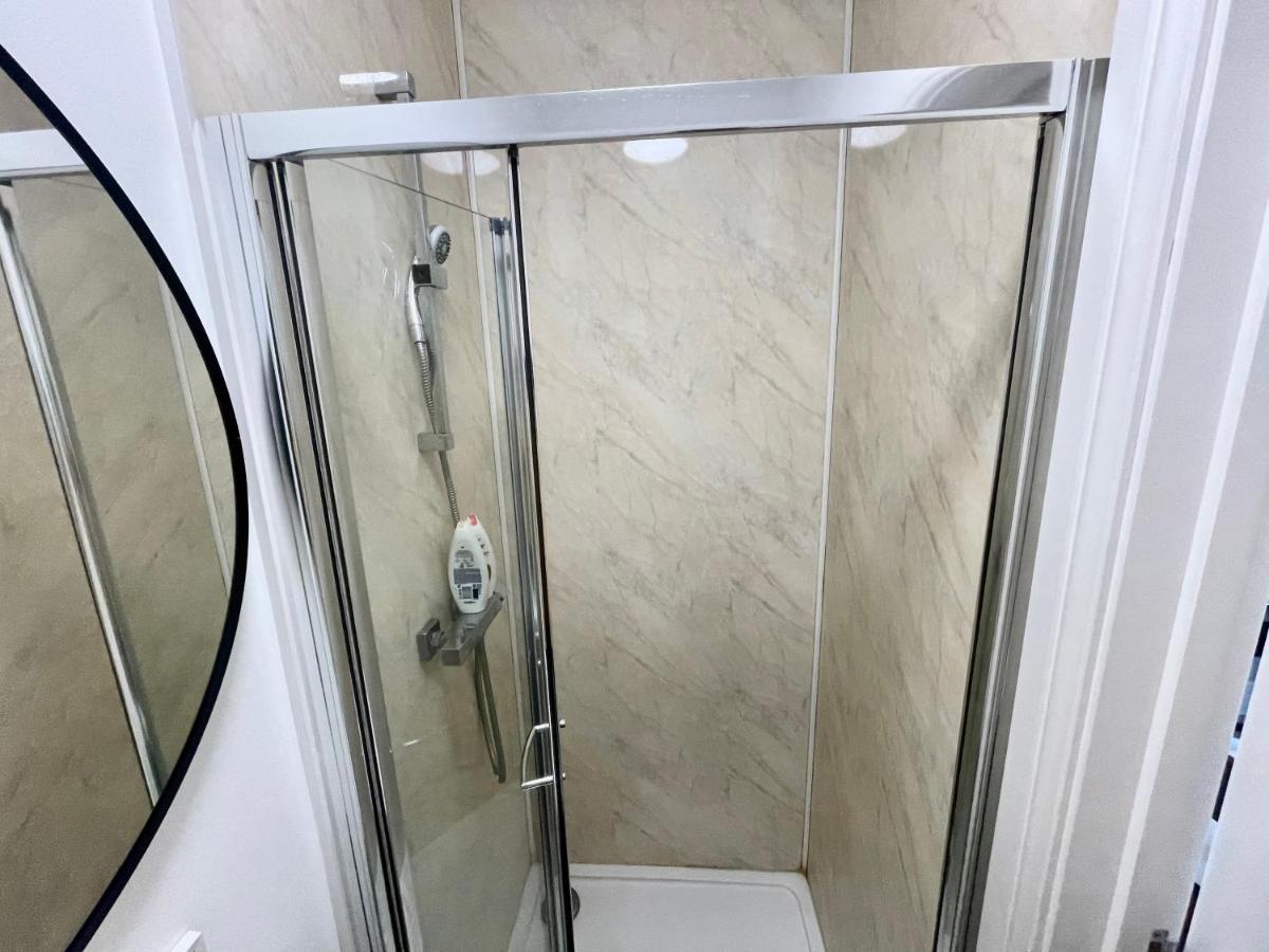 Lovely Self Contained Studio Now Available London Exteriör bild