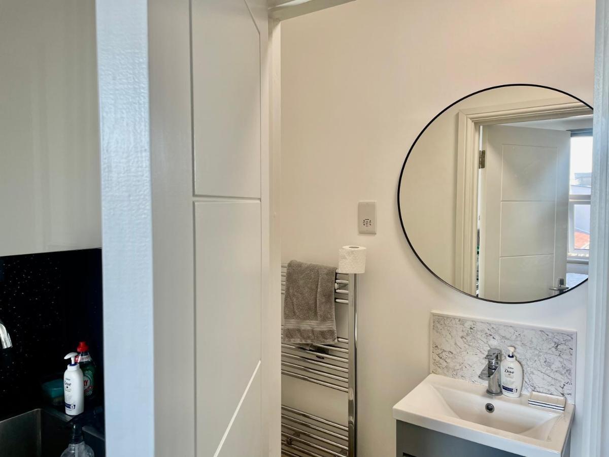 Lovely Self Contained Studio Now Available London Exteriör bild