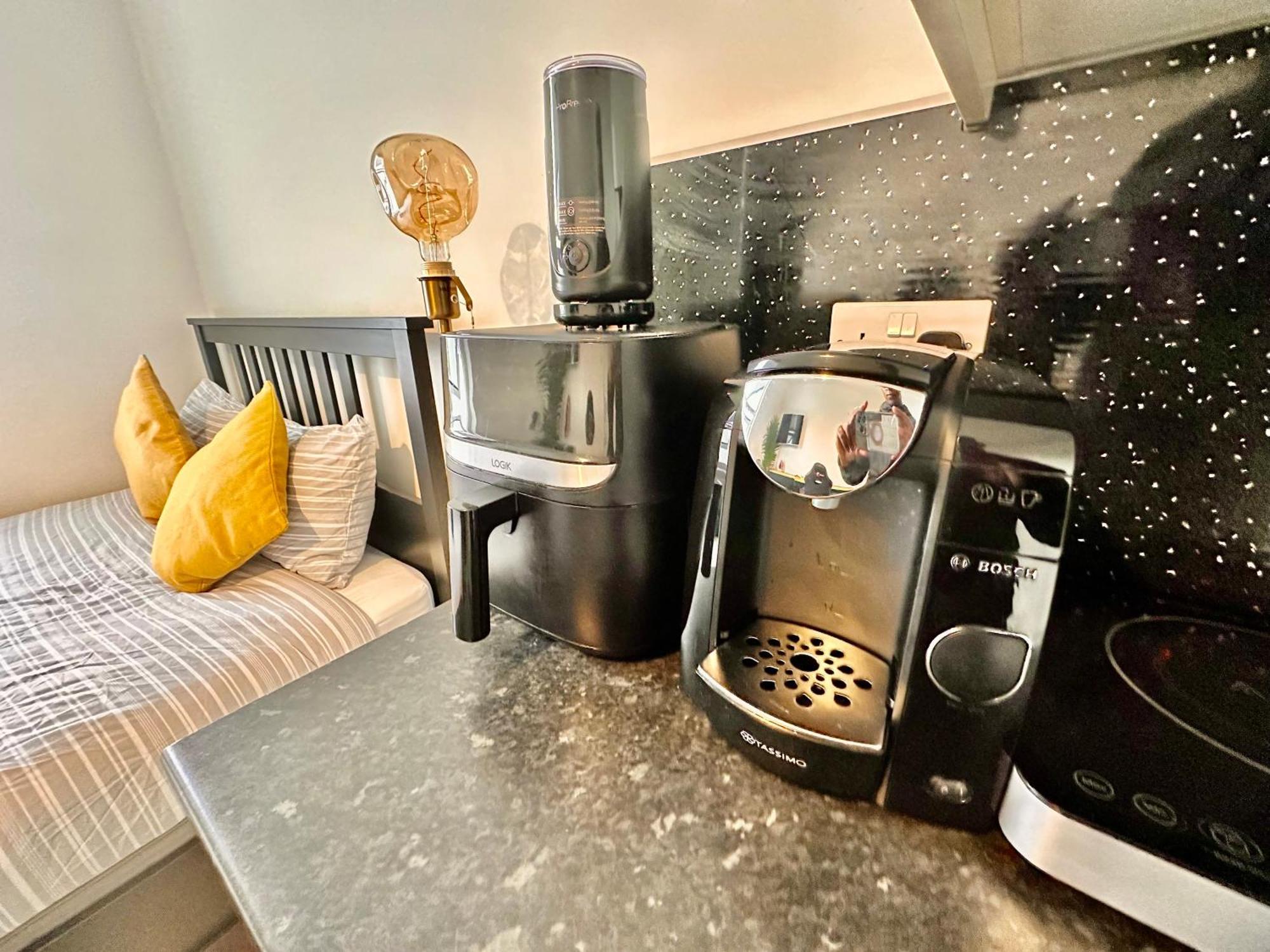 Lovely Self Contained Studio Now Available London Exteriör bild