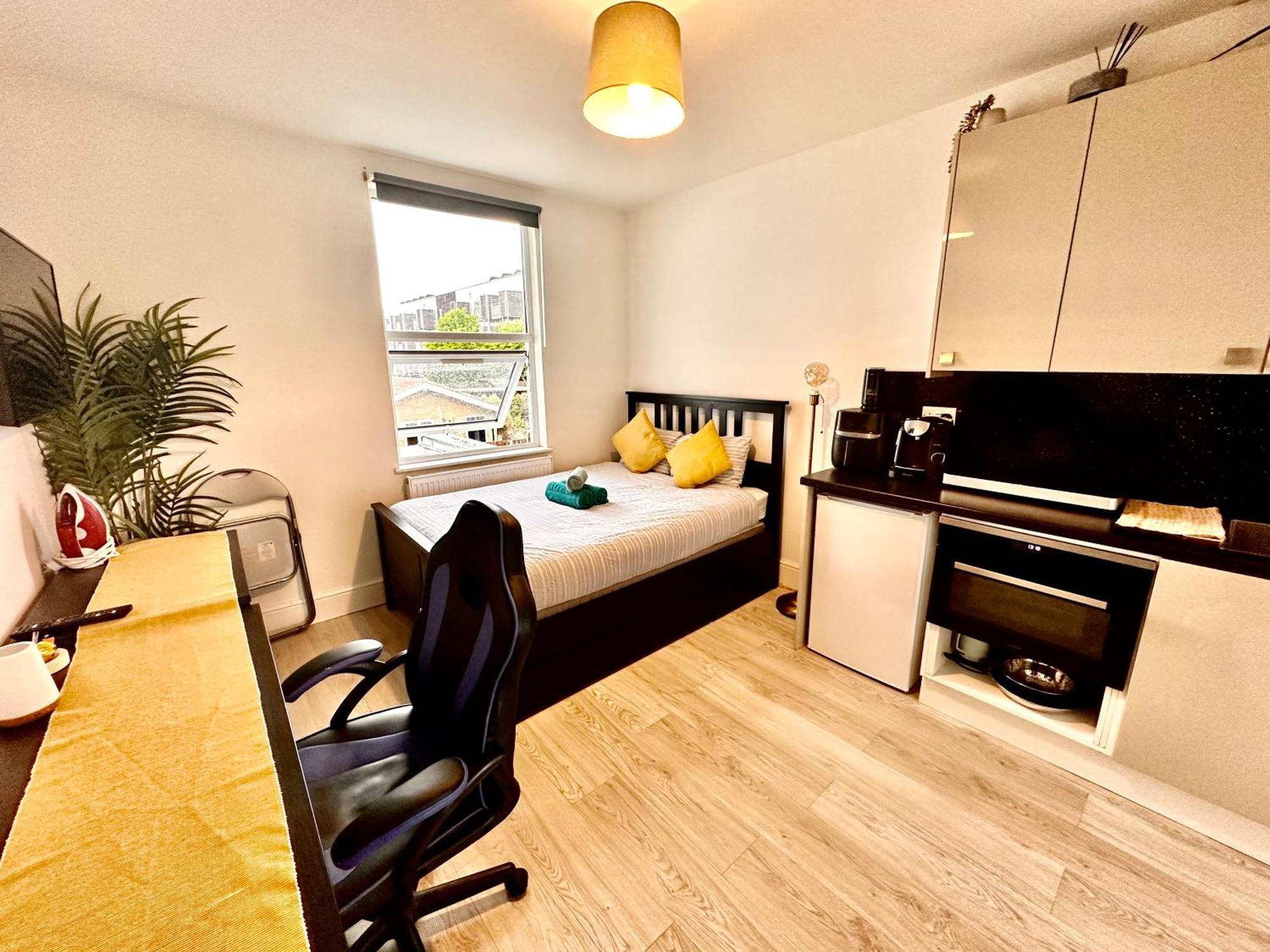 Lovely Self Contained Studio Now Available London Exteriör bild
